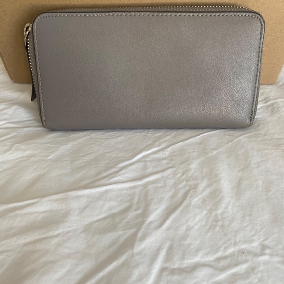 Banana Republic Zip Around Wallet Grey - Picture 2 of 6